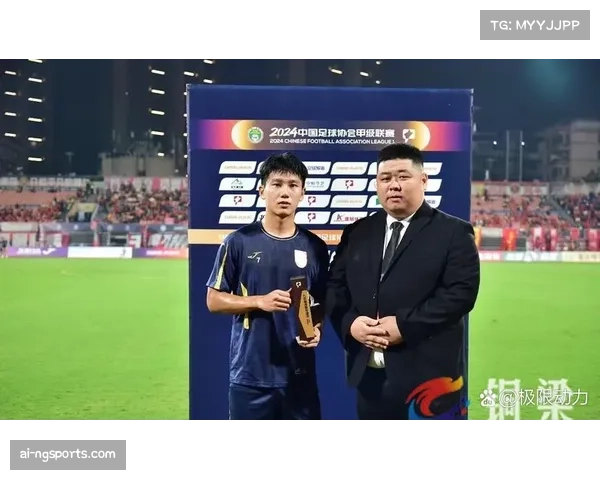 向余望回做助攻显默契 铜梁龙本土球员成长迅速 向余望回做助攻显默契 铜梁龙本土球员成长迅速